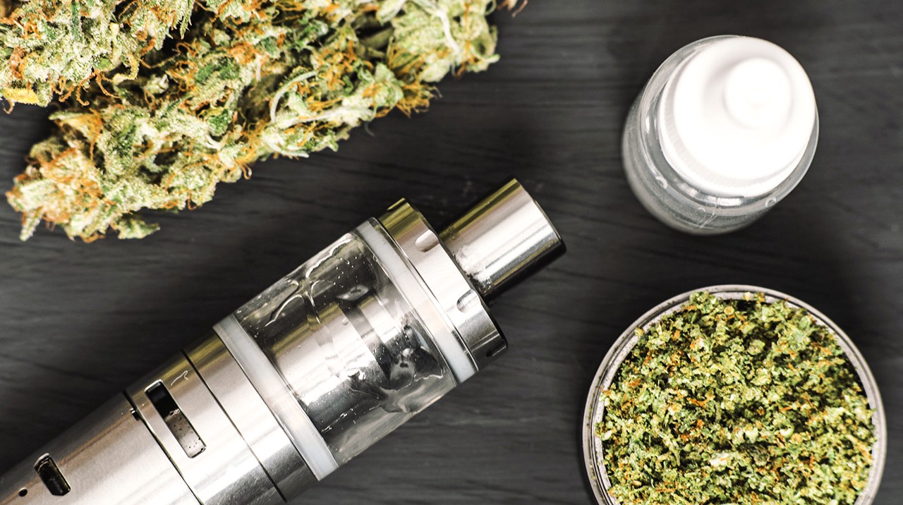 https://cdn.prod.website-files.com/65b0595ff2d812475f4f571f/65b0595ff2d812475f4f5af6_Header-Grinders%2C%20Vaporisers%20%26%20Carts.jpg